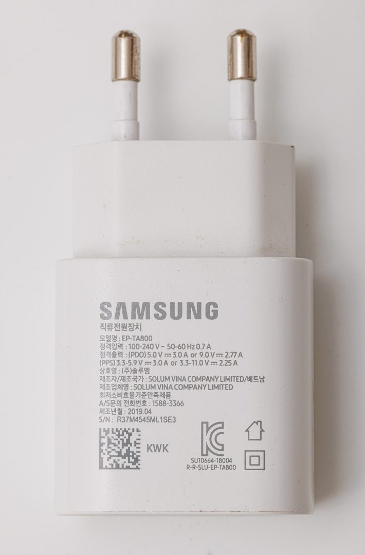 Samsung 25 W USB-C charger in white