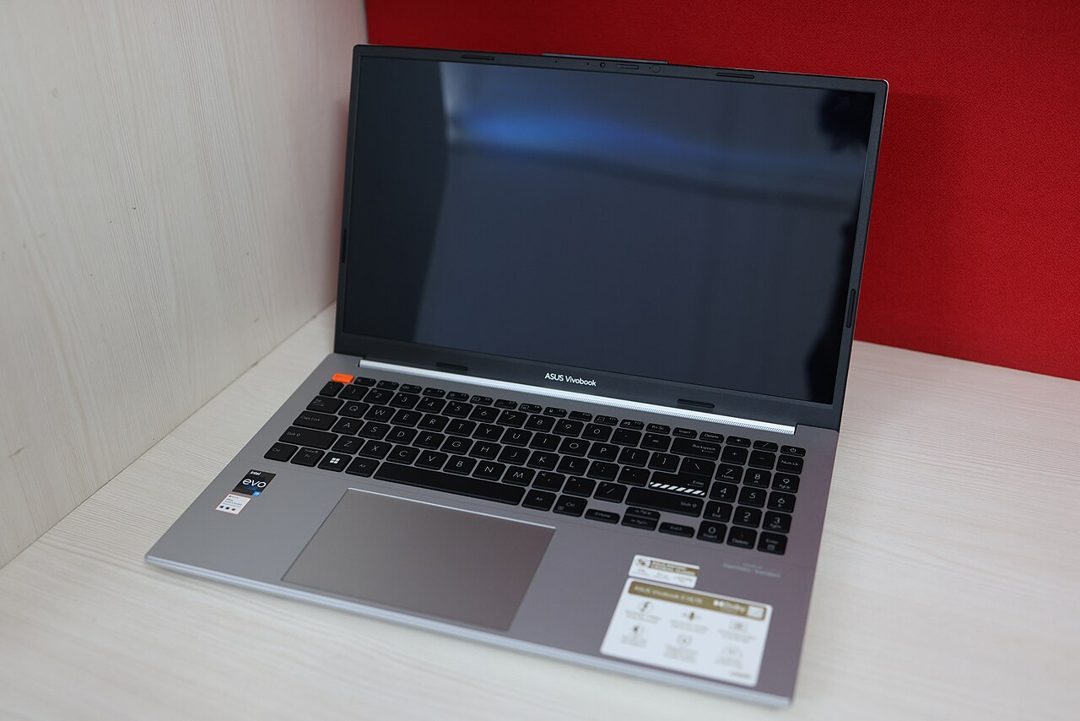 ASUS Vivobook 15 in silver, open on a table